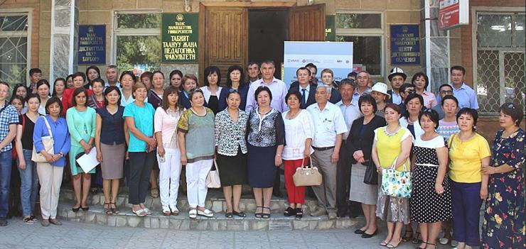 Vice Rector of Talas State University Melis Turgunbaev (center), USAID CGP Deputy Chief of Party Ruslan Moldokasymov (to the right), Gulaina Syidanova-Mavigoz, Director of the Association of NPM Educators (to the left), faculty and students, representatives of the Education Board, state administrative bodies of Talas oblast, representatives of EWMI’s Collaborative Governance Program, and civil society organizations participate in the inauguration ceremony.