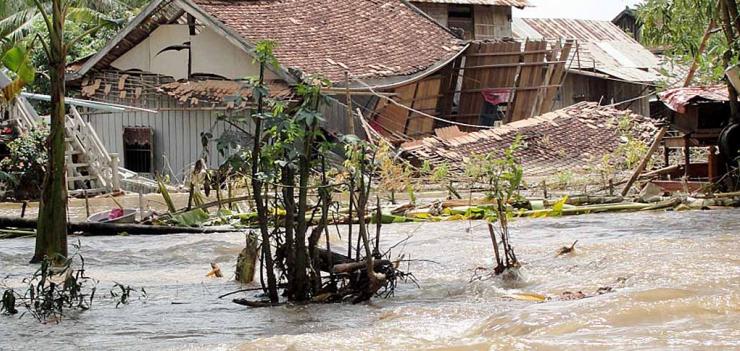 Photo Credit: Cambodia floods 2011. Thearat Touch EU/ECHO Licensed under CC BY 2.0