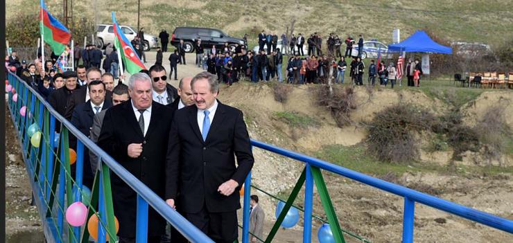 An opening ceremoney was held to celebrate the new bridge.